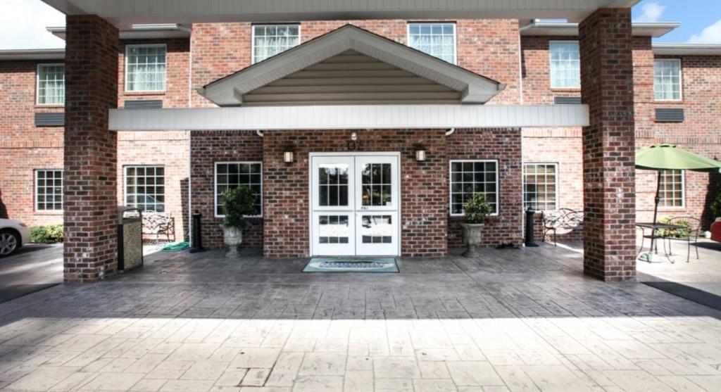 Mountain Inn & Suites Airport - Hendersonville Ngoại thất bức ảnh