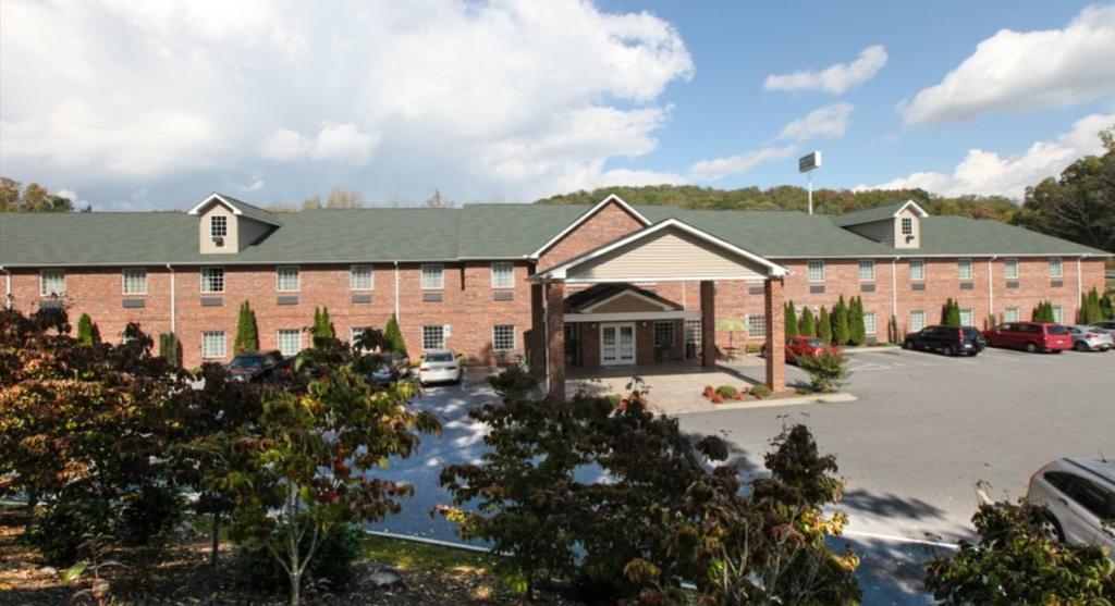 Mountain Inn & Suites Airport - Hendersonville Ngoại thất bức ảnh