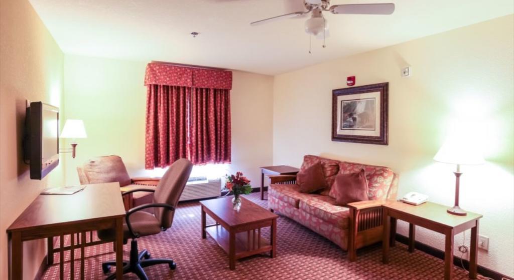 Mountain Inn & Suites Airport - Hendersonville Ngoại thất bức ảnh