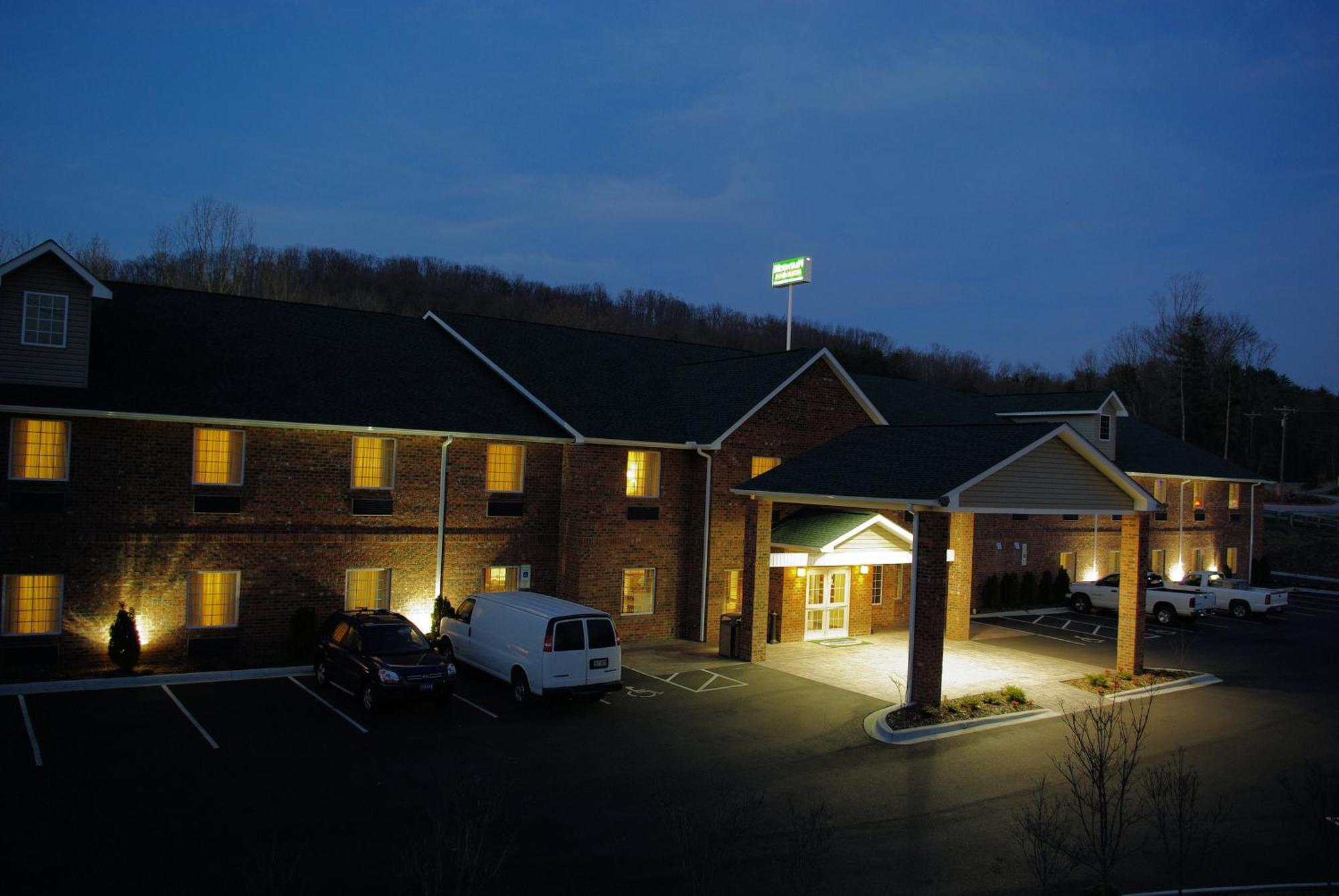 Mountain Inn & Suites Airport - Hendersonville Ngoại thất bức ảnh